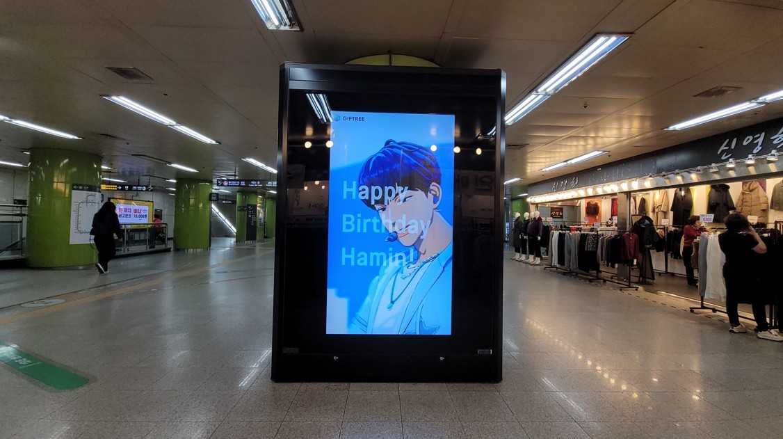 지하철역 CM보드 광고 사진. / 촬영 = 위키트리