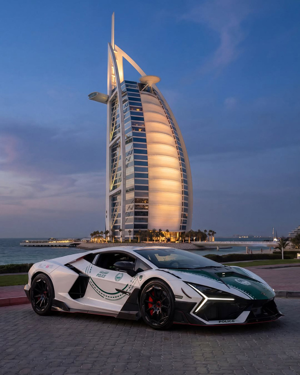 만소리 람보르기니 레부엘토 두바이 순찰차. / 만소리