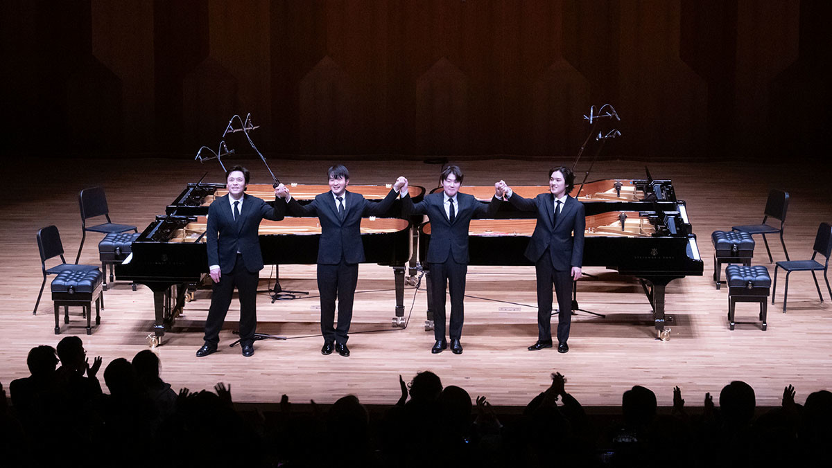 정주영 창업회장 추모음악회에 참여한 (왼쪽부터)김선욱, 선우예권, 조성진, 임윤찬이 연주를 마치고 관객들에게 인사하고 있다. / 현대자동차그룹