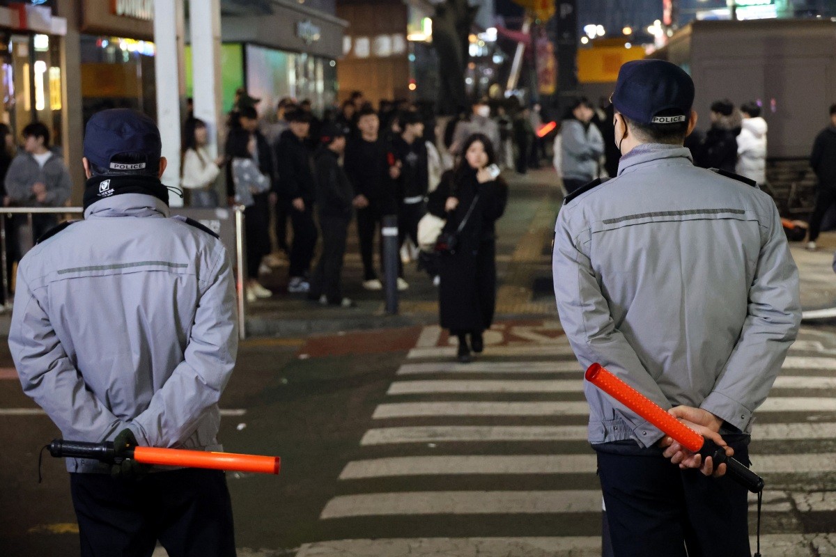 폭주족 구경에 몰린 인파 / 연합뉴스
