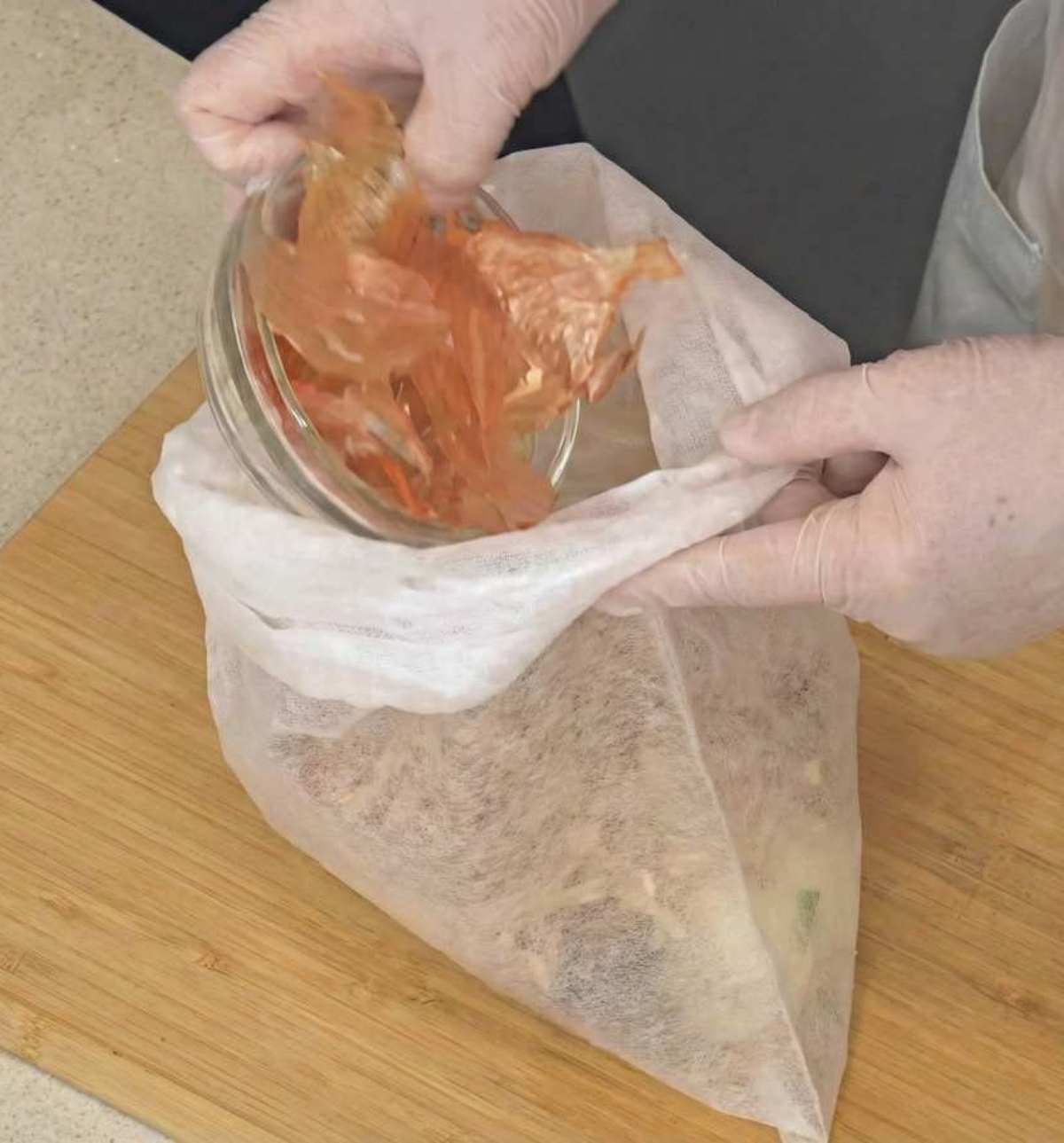 양파 껍질 채수에 쏙 넣기. / MBN '알토란'