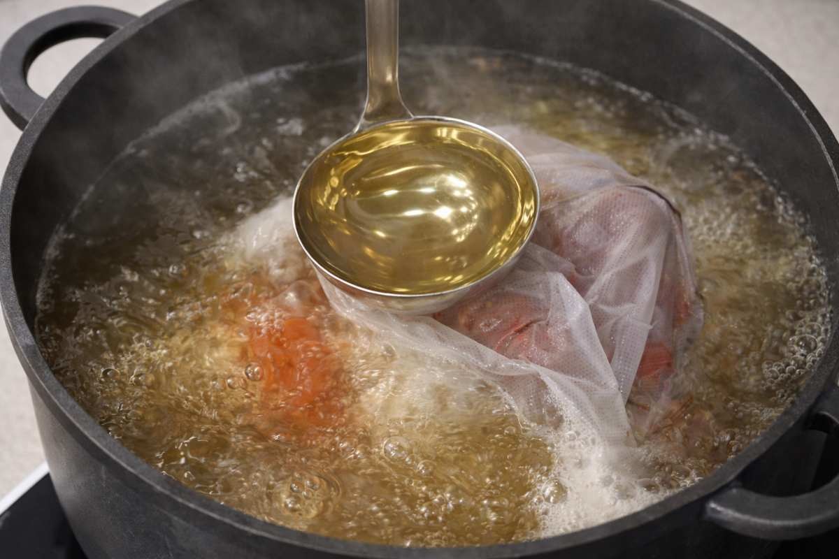 양파 껍질 등으로 만든 채수. / MBN '알토란'