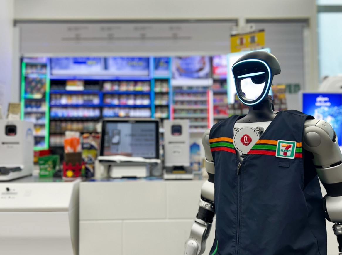 미래형 편의점 _AX lab 3.0_에 적용된 휴머노이드 로봇 모습 / 롯데 제공