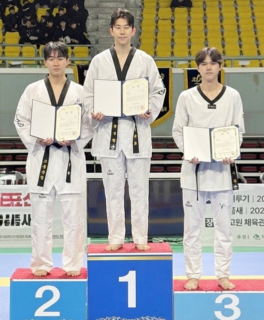 고흥군청 태권도팀 이경학 선수(왼쪽) 2026년 국가대표 선발 최종전 ‘은메달’ 획득