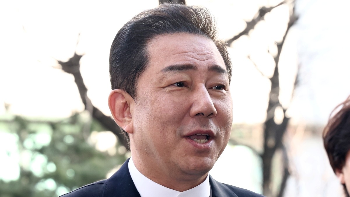 공천헌금 수수 의혹 등 13가지 의혹으로 수사를 받고 있는 김병기 무소속 의원이 26일 오전 서울 마포구 서울경찰청 공공범죄수사대에 피의자 신분으로 출석하고 있다. / 뉴스1