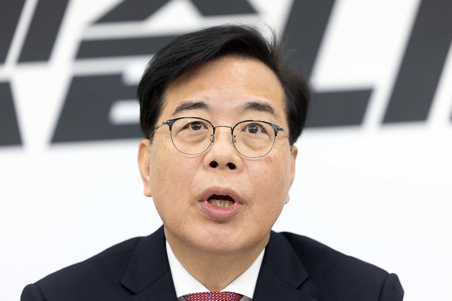 송언석 국민의힘 대표가 27일 서울 여의도 국회에서 열린 기자간담회에서 발언하고 있다. / 뉴스1