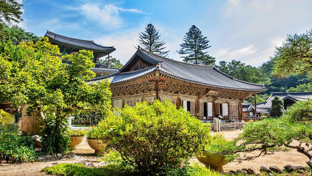 공주 마곡사 / SeonDeok OH-Shutterstock.com