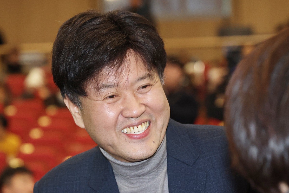 김용 전 민주연구원 부원장 자료 사진. 김용 전 부원장은 27일 6·3 지방선거와 함께 치러지는 국회의원 재·보궐 선거와 관련해 ''나는 출마할 생각이 없다'라는 건 거짓말'이라고 말했다. 김 전 부원장은 이재명 대통령의 최측근으로 꼽히는 인물이다. 김 전 부원장은 더불어민주당 소속으로 재선 도전 계획인 김동연 경기도지사의 정치 행보를 비판하기도 했다. / 뉴스1