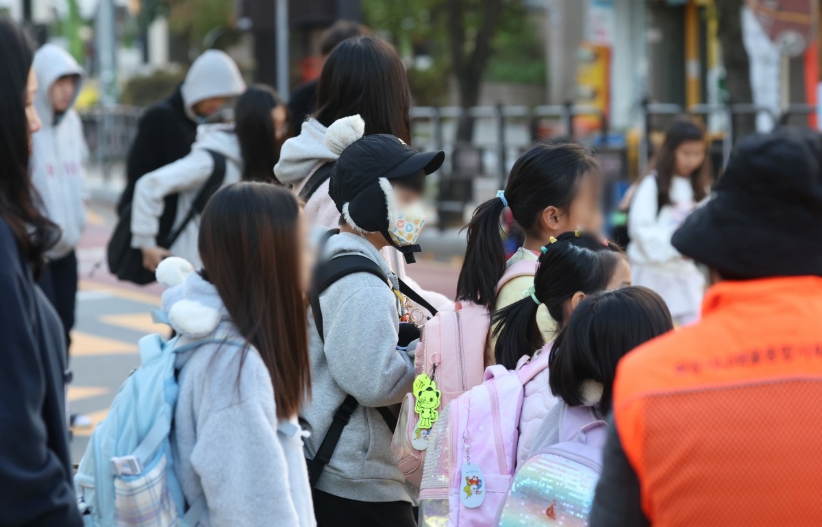 전국적인 저출생 기조 속에서 경기 화성특례시가 두드러진 수치를 기록했다. 사진은 등교하는 화성시 아이들. / 뉴스1