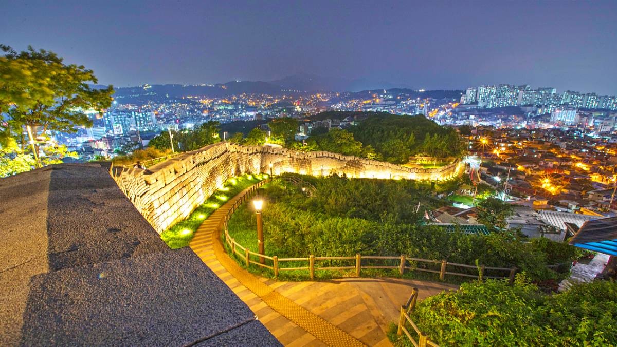 한양도성길 야경 / 한국관광공사 이범수