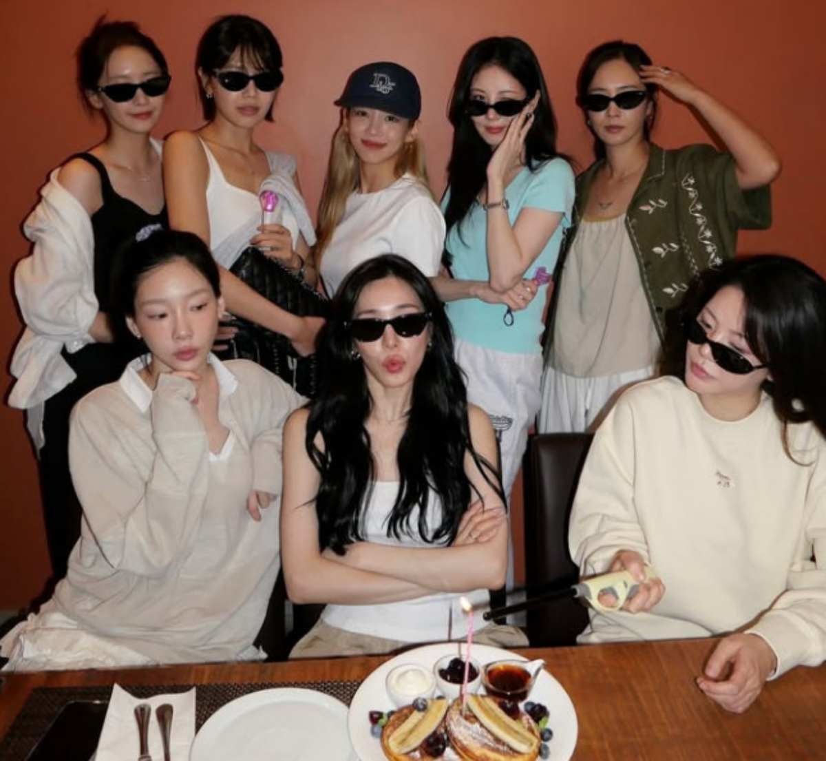 티파니 영과 소녀시대 멤버들. / 티파니 영 인스타그램