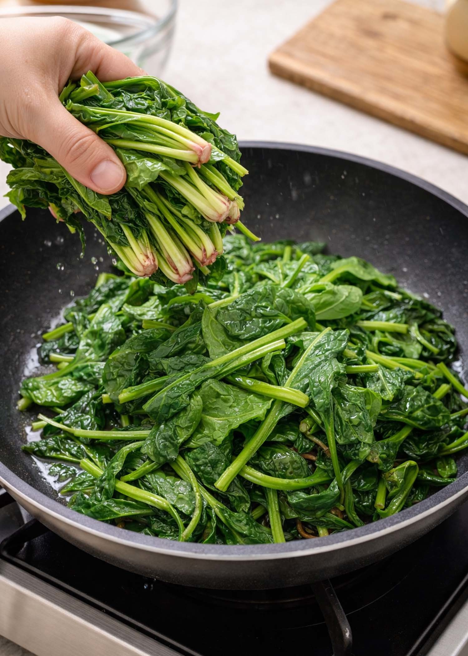 시금치를 볶는 모습. AI 툴로 만든 사진.