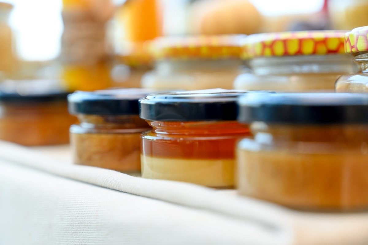 잼이 담긴 유리병 / Bogdan Kovenkin-shutterstock.com