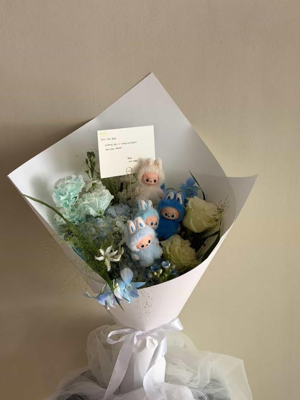 팝마트의 캐릭터 라부부를 활용한 꽃다발. / 팝마트 제공