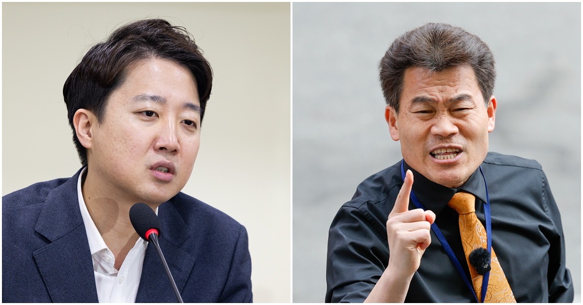 이준석 개혁신당 대표(왼쪽)와 한국사 강사 출신 보수 유튜버 전한길 씨. 이준석 대표와 전한길 씨가 부정 선거 의혹을 주제로 끝장 토론을 진행했다. 이준석 대표는 부정 선거를 입증할 만한 근거를 대라고 했다. 반면 전한길 씨는 부정 선거의 증거가 넘친다며 중앙선거관리위원회 개입 의혹을 주장했다. / 뉴스1