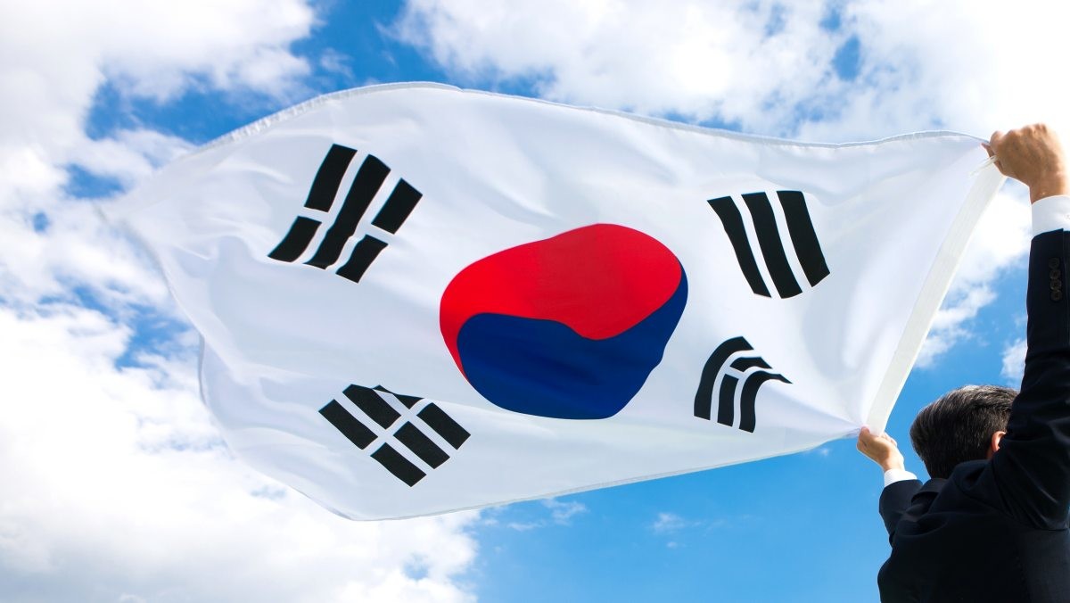 태극기 휘날리는 모습. / Utoimage-shutterstock.com