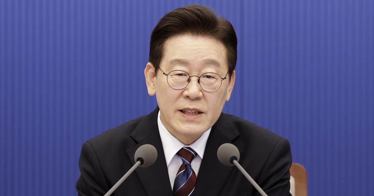 이재명 대통령은 28일 미국과 이스라엘의 이란 공격 상황을 보고받고 국내에 미치는 영향을 고려해 향후 대책을 긴급 점검했다. / 연합뉴스