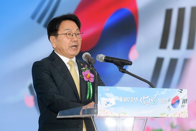 강기정 광주광역시장이 1일 시청에서 열린 제107주년 3·1절 기념식에서 기념사를 하고 있다. /광주광역시 제공