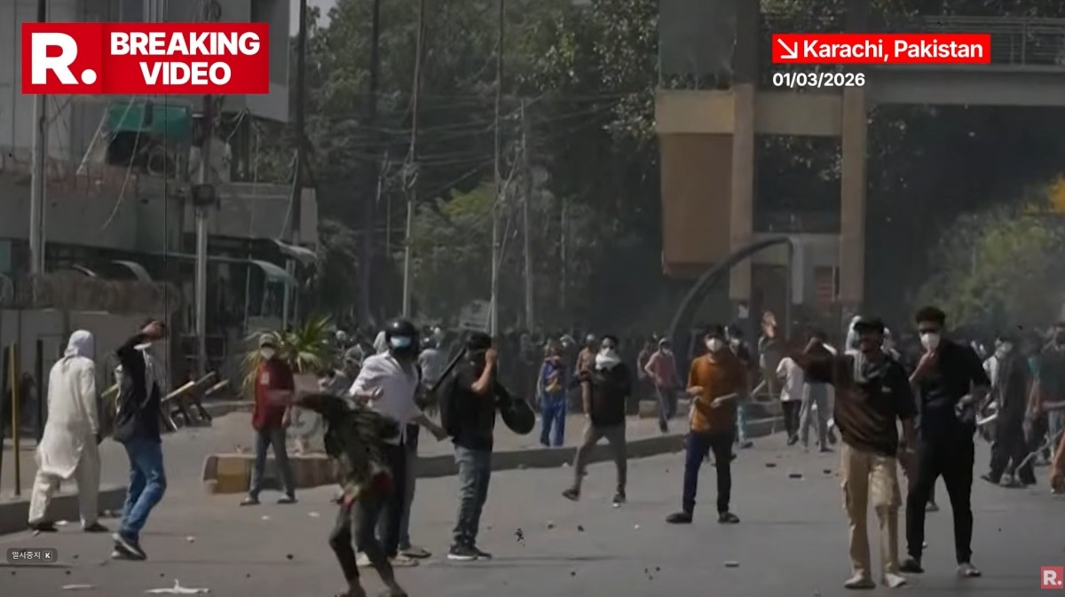 파키스탄 카라치의 미국 영사관 앞 시위 / 유튜브 'Republic World' 영상 캡처