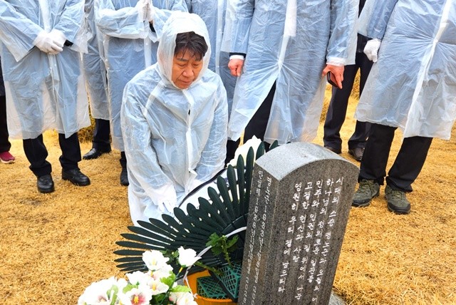 조승환 예비후보는 2일 오전 10시, 서구 주민 50여 명과 함께 국립 5·18 민주묘지를 참배했다.