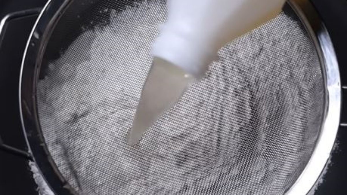 식혜를 넣는 모습. / 유튜브 '1분요리왕 통키'