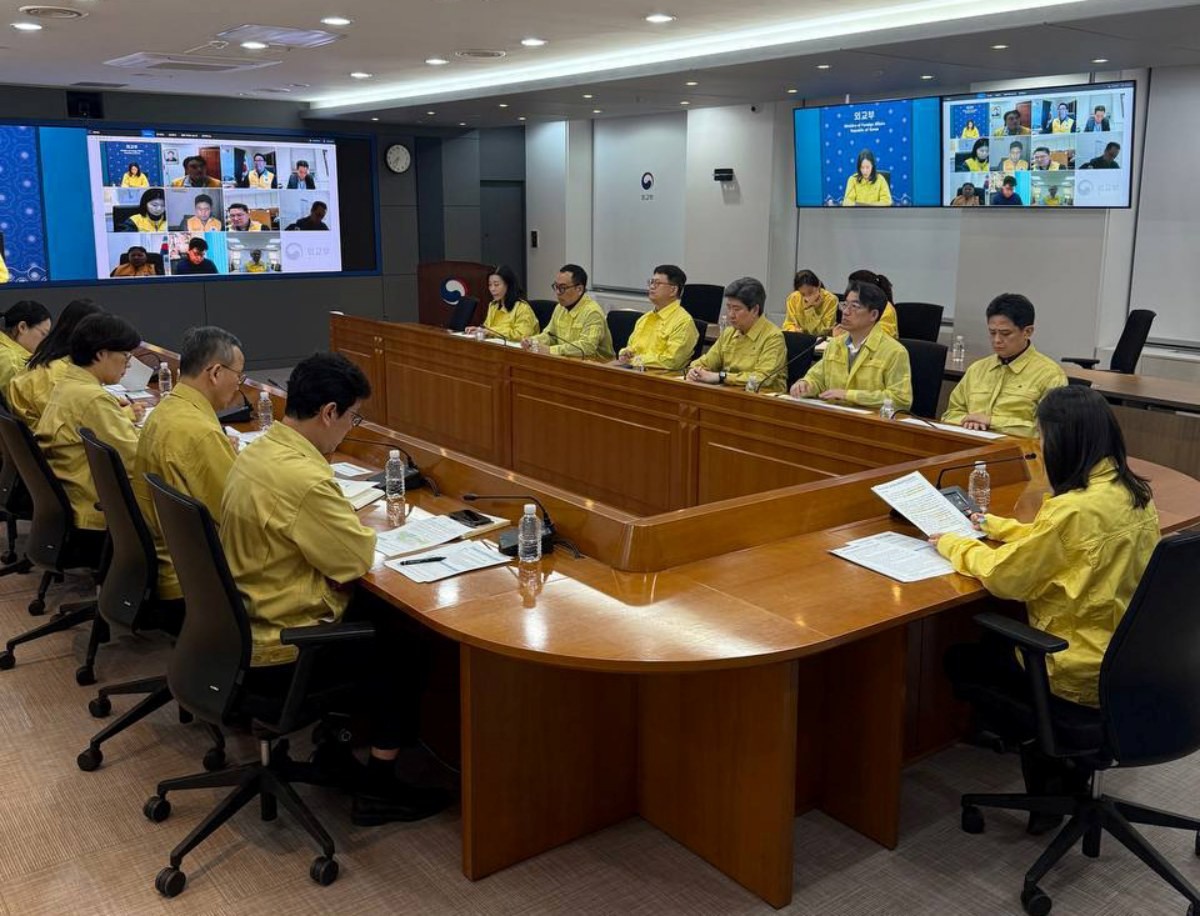 김진아 외교부 2차관이 28일 서울 종로구 외교부 청사에서 이란 상황 관련 중동 정세 및 재외국민 보호를 위한 본부-공관 합동 상황점검회의를 주재하고 있다. / 외교부 제공, 뉴스1