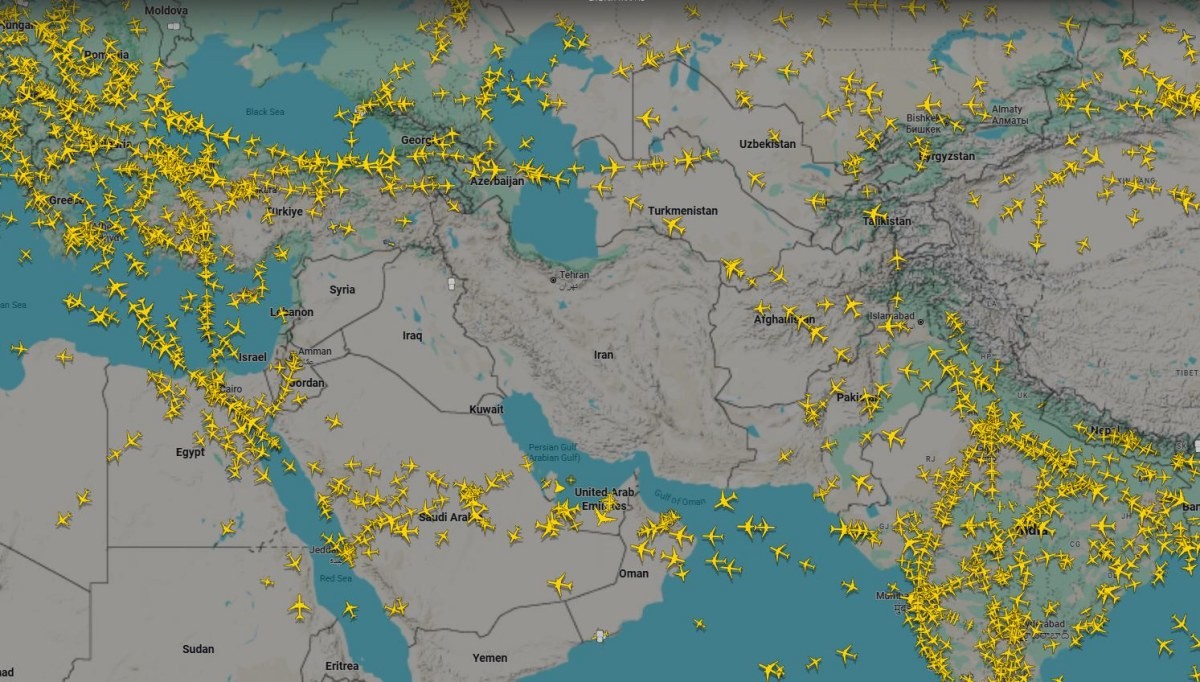 중동 하늘길. 2일 오후 5시 30분 기준. / 플라이트레이더 24 캡처
