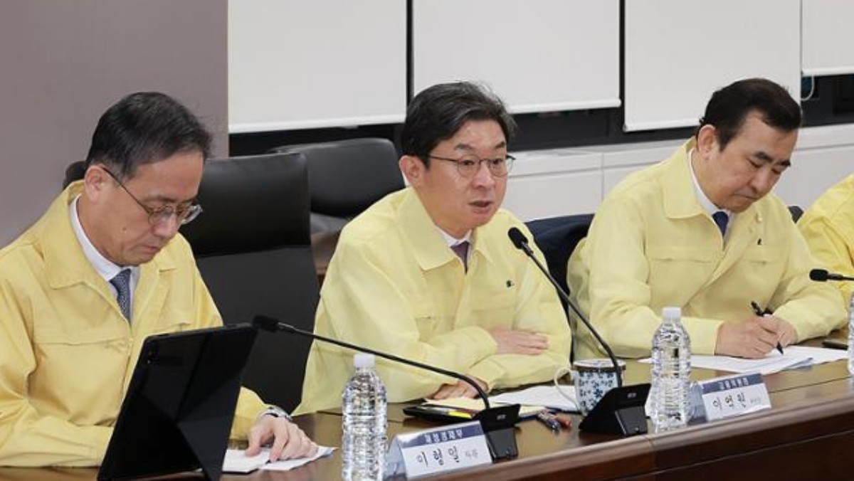 이억원 금융위원장이 3일 오전 서울 종로구 정부서울청사에서 열린 중동 상황 관련 관계기관 합동 금융시장 상황점검회의에서 발언을 하고 있다. / 뉴스1