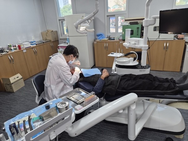 저소득층 임플란트.틀니 지원사업 / 고창군