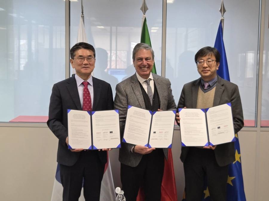 (왼쪽부터) 전춘우 엑스코 대표이사 사장, 파울로 바즈(Paulo Vaz) 포르투 국제전시장 집행위원, 장혁조 한국전시산업진흥회 부회장/엑스코