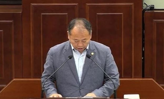 신기삼 영도구의원이 3일(화) 부산시의회 브리핑룸에서 기자회견을 열고 영도구청장 출마를 공식 선언하며 경제 회복과 인구 구조 개선, 원도심 활력 회복을 핵심 과제로 제시했다. / 사진=위키트리DB