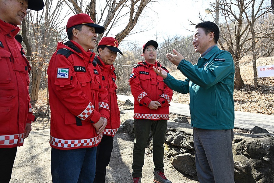 의정부시는 3월 3일 산불 대응 체계를 점검하고, 산불 예방 활동에 대한 현장 점검과 근무자 격려를 실시했다