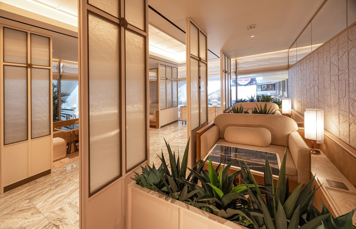 LA 국제공항 대한항공 일등석 라운지. / 대한항공