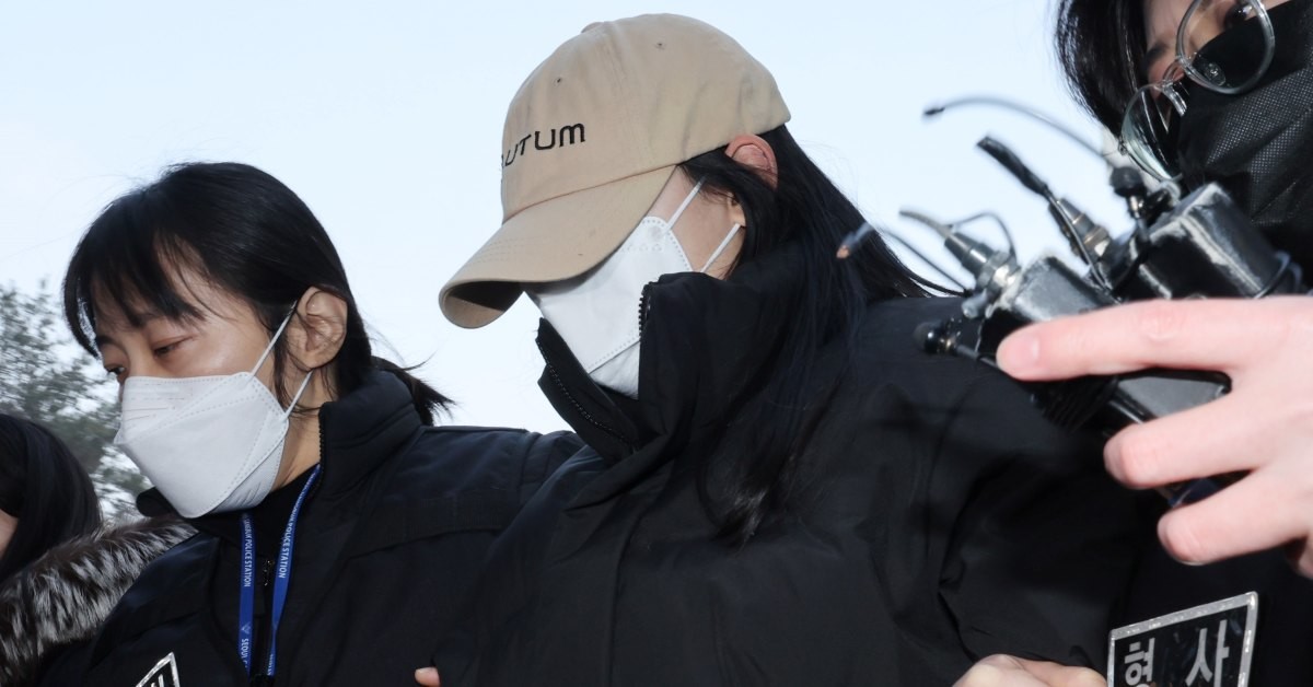 서울 강북구 수유동 일대 모텔에서 남성들에게 약물 음료를 건네 연쇄 살인을 저지른 혐의로 구속 송치된 20대 여성 김모씨가 사이코패스(반사회적 인격장애)로 판명됐다.  / 연합뉴스