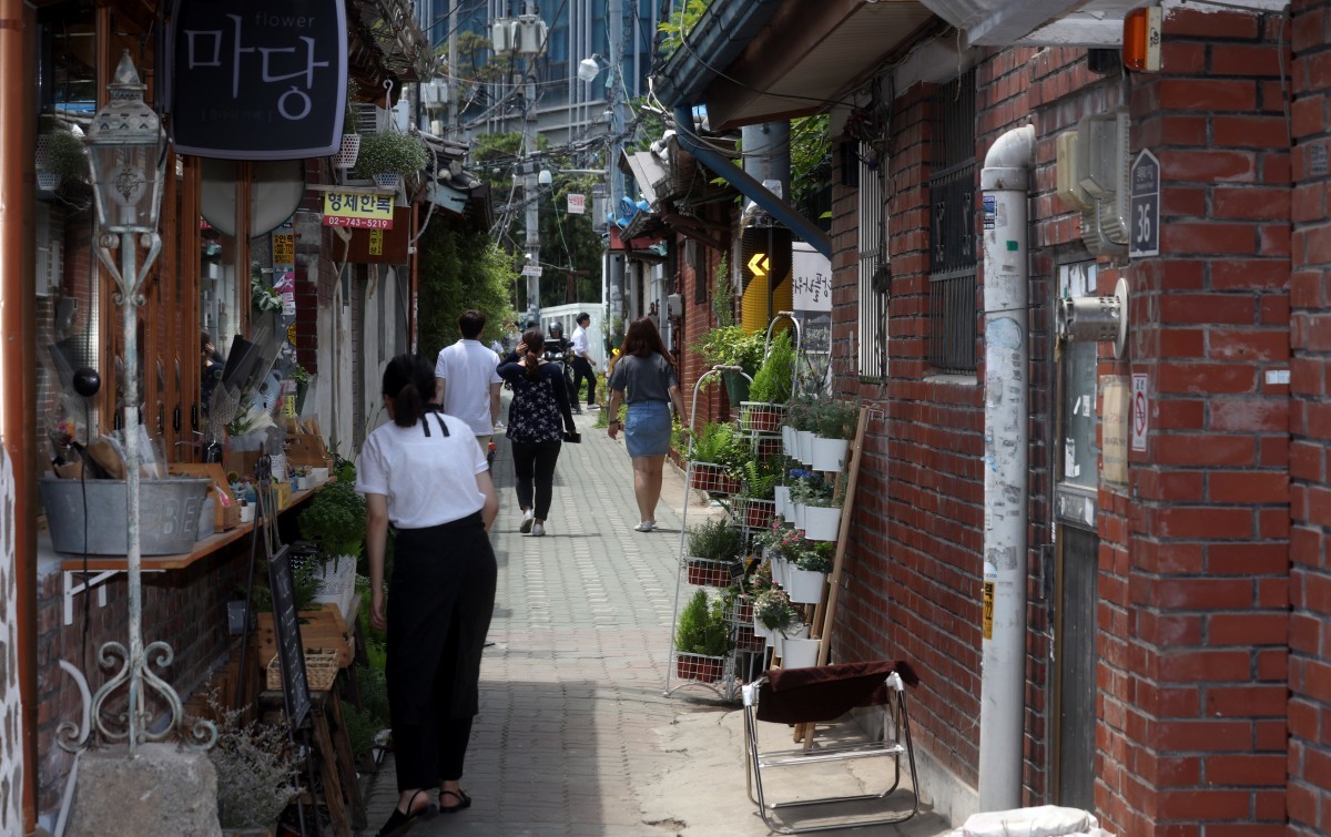 한옥 카페로 유명한 익선동 한옥마을. 기사의 이해를 돕기 위한 사진 / 연합뉴스