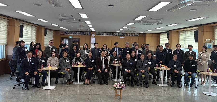 경상북도안동교육지원청은 5일 대회의실에서 '안동교육, 소통대길 톡'을 개최했다/안동교육청