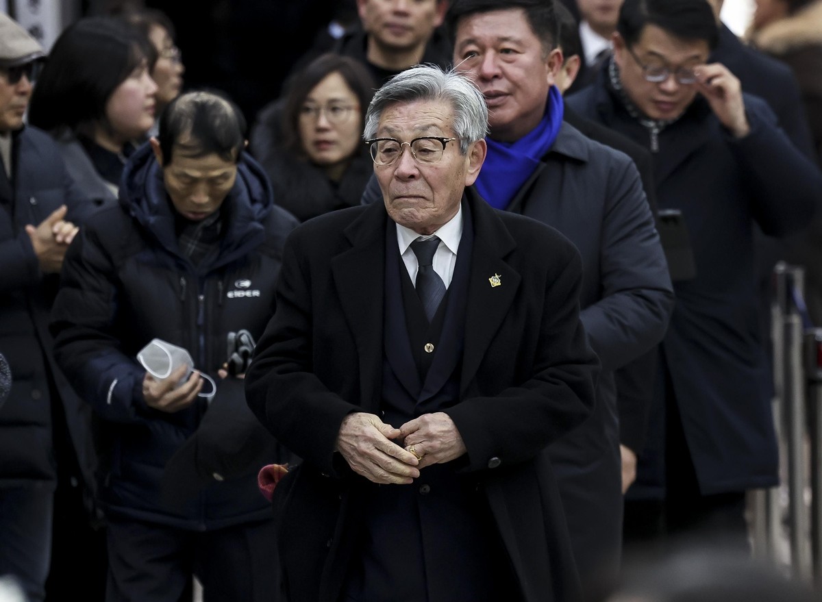 유인태 전 의원이 지난 1월 29일 서울 종로구 서울대학교병원 장례식장에 마련된 고(故) 이해찬 전 국무총리의 빈소를 찾아 조문하고 있다. / 뉴스1