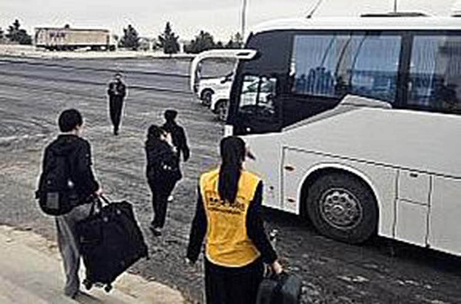 이란에 체류 중이던 우리 국민 23명이 주이란대사관과 현지에 급파돼 있던 외교부 신속대응팀(단장 : 임상우 재외국민보호 및 영사 담당 정부대표)의 지원으로 3일 오후 (한국 시간) 투르크메니스탄으로 무사히 대피했다. / 외교부 제공