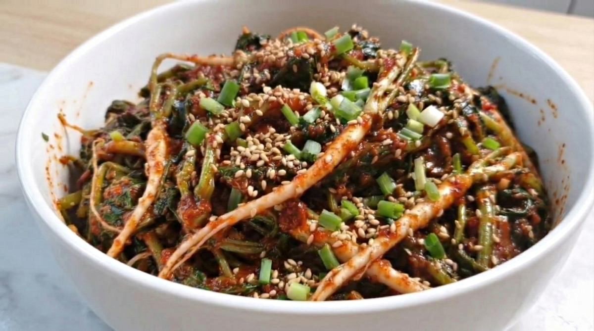 씀바귀 무침. 기사 내용 토대로 AI툴 활용해 제작한 자료사진.