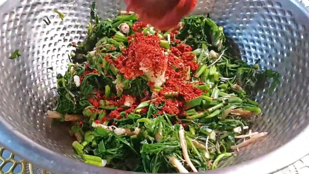 봄이 주는 보약, 무침 요리. / 유튜브 '임억척이여사 (억척 임여사)'