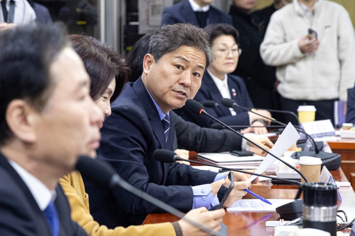 5일 서울 여의도 국회 의원회관에서 열린 중동 현안 관련 더불어민주당-재계 긴급 간담회에서 김영배 의원이 발언하고 있다. / 뉴스1