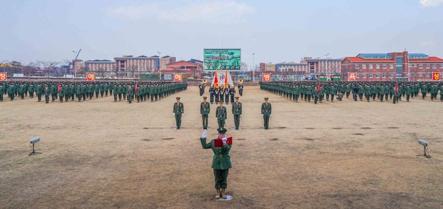 해병대 교육훈련단에서 열린 신병 1326기 수료식에서 신병들이 수료 선서를 하고 있다. / 이하 부대 제공