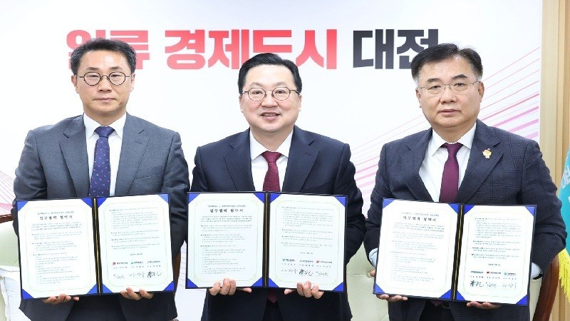 대전시는 6일 시청 10층 응접실에서 대전관광공사, 충청지방우정청과 함께 ‘꿈돌이 느린우체통’ 사업 추진을 위한 공동브랜딩 업무협약을 체결했다./사진=김지연 기자