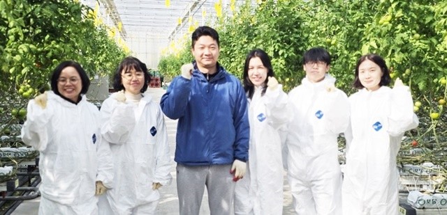 화순군 농업기술센터 최은순소장ㆍ양선영과장ㆍ김명희팀장ㆍ 김현호ㆍ고현선지도사(왼쪽부터)