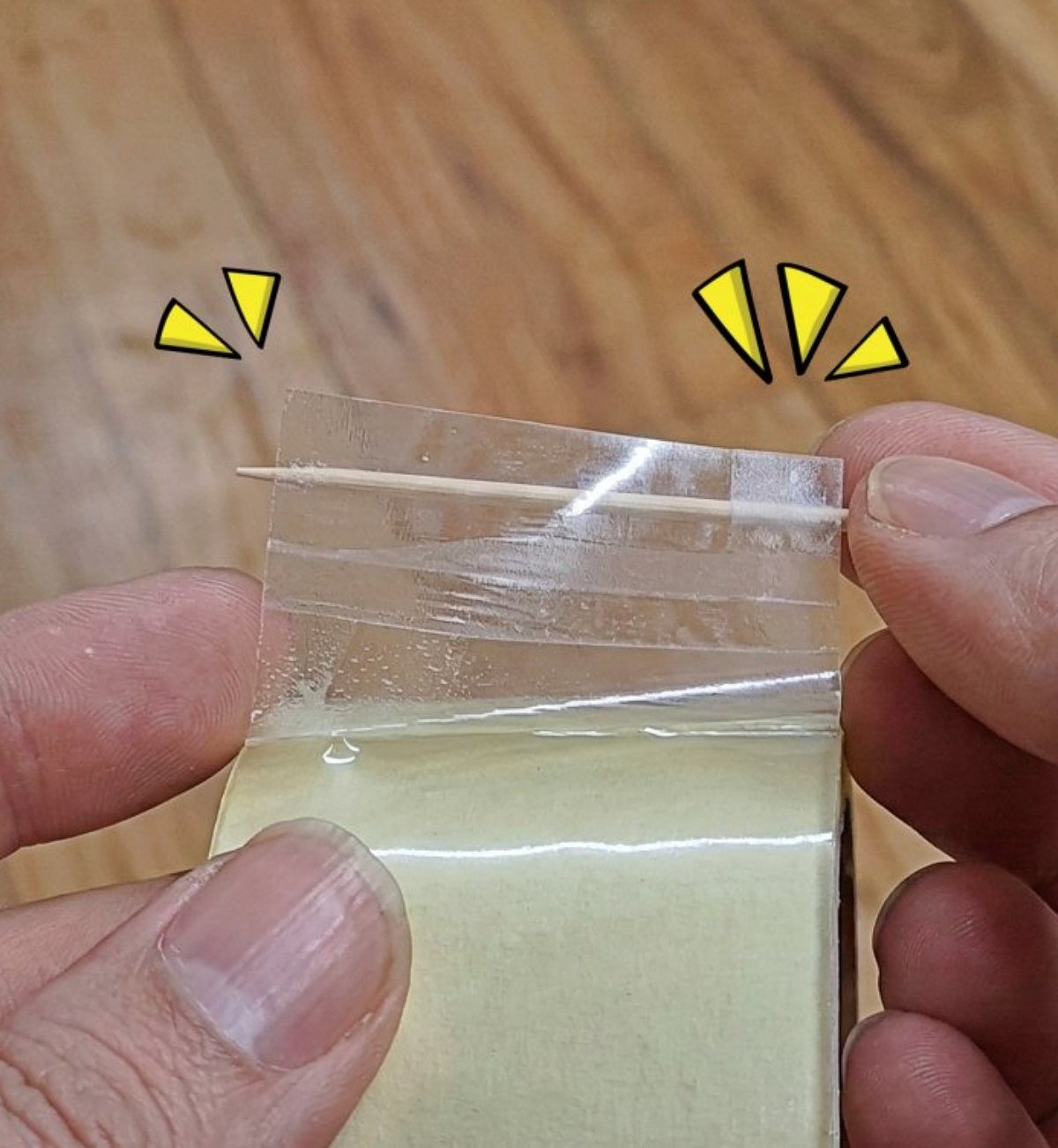 테이프 끝에 이쑤시개 1개를 가로로 붙여두기. 기사 내용 토대로 AI툴 활용해 제작한 자료사진.