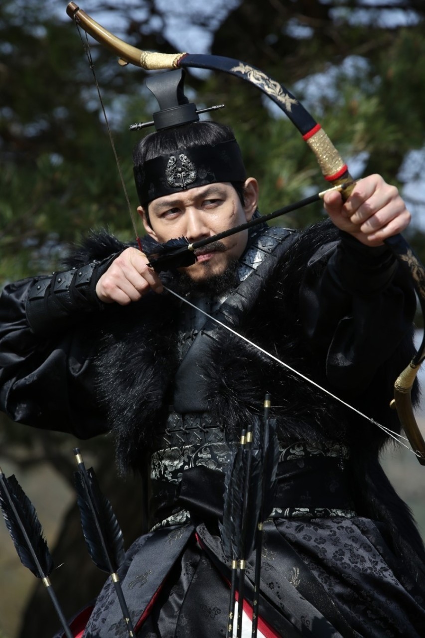 영화 '관상'에서 수양대군 역을 맡아 강렬한 연기를 선보인 이정재 / ㈜쇼박스