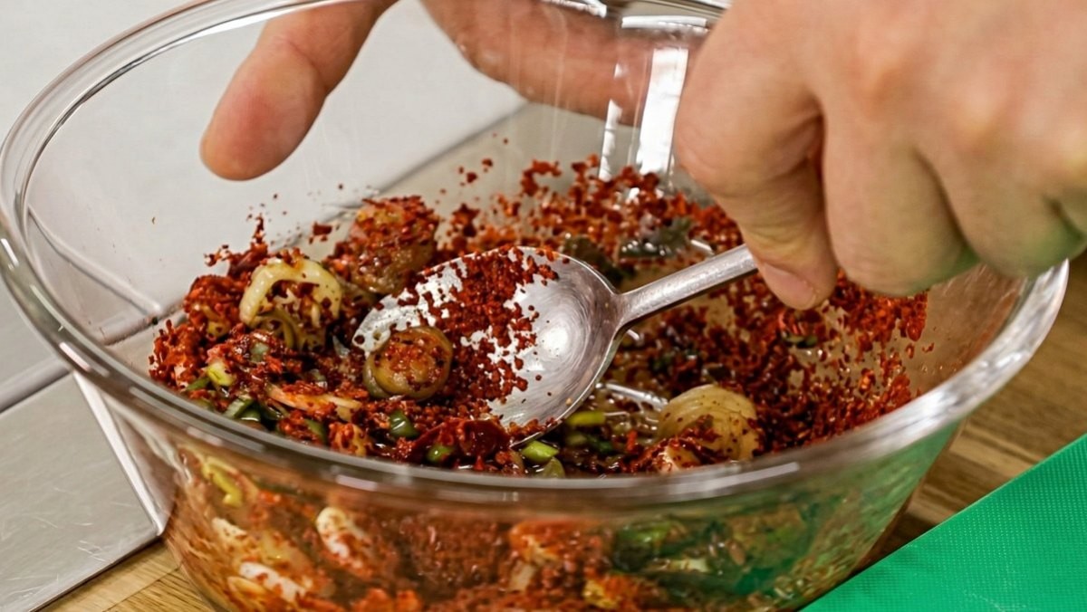 만능겉절이 양념 비법 대공개. 기사 내용 토대로 AI툴 활용해 제작한 자료사진.