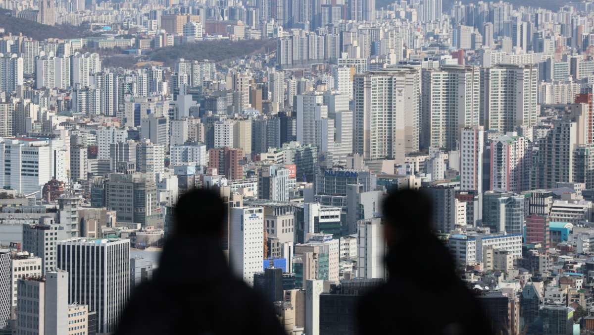 서울 중구 남산에서 바라본 서울시내 아파트 단지 모습.  / 뉴스1