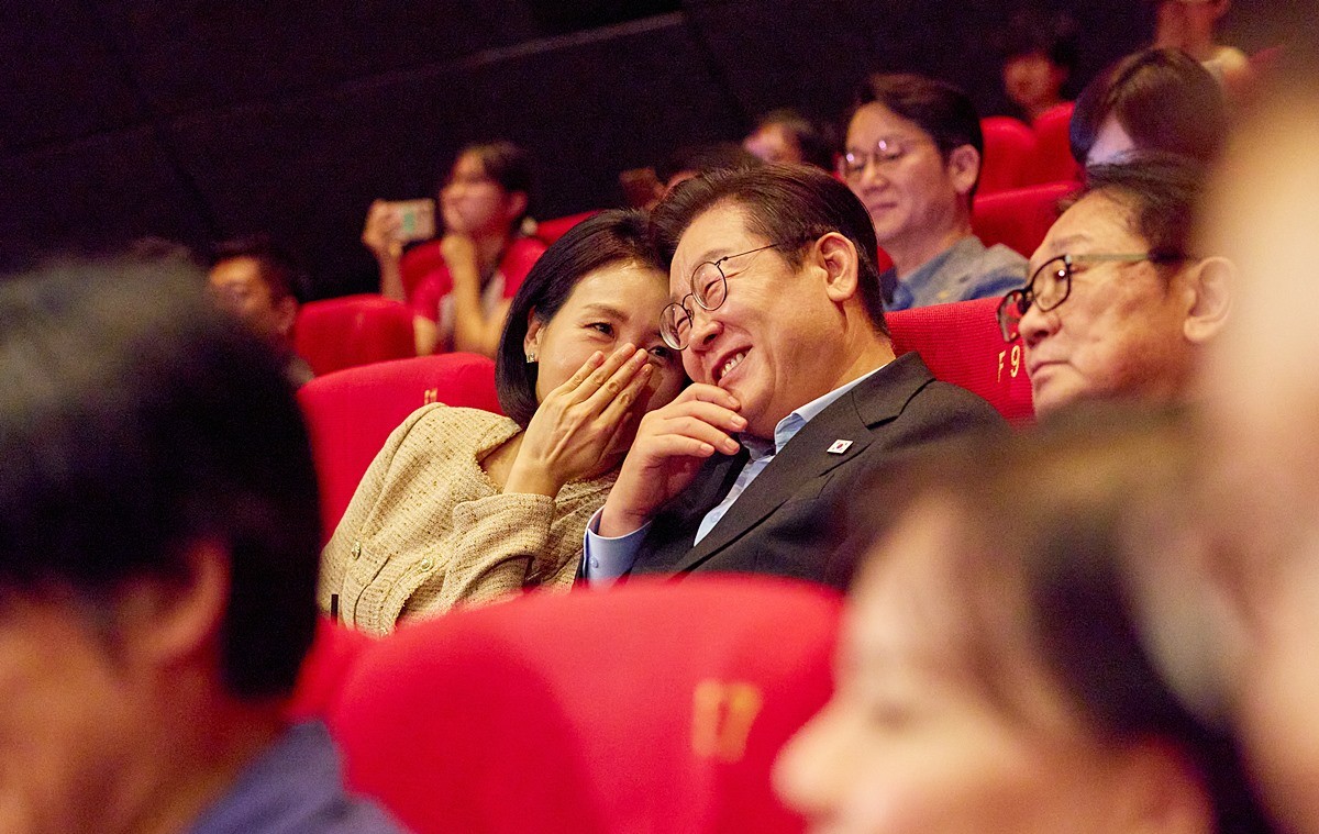 이재명 대통령이 김혜경 여사와 함께 영화관을 찾은 모습. 기사 이해를 돕기 위한 자료 사진 / 대통령실(청와대) 제공-뉴스1