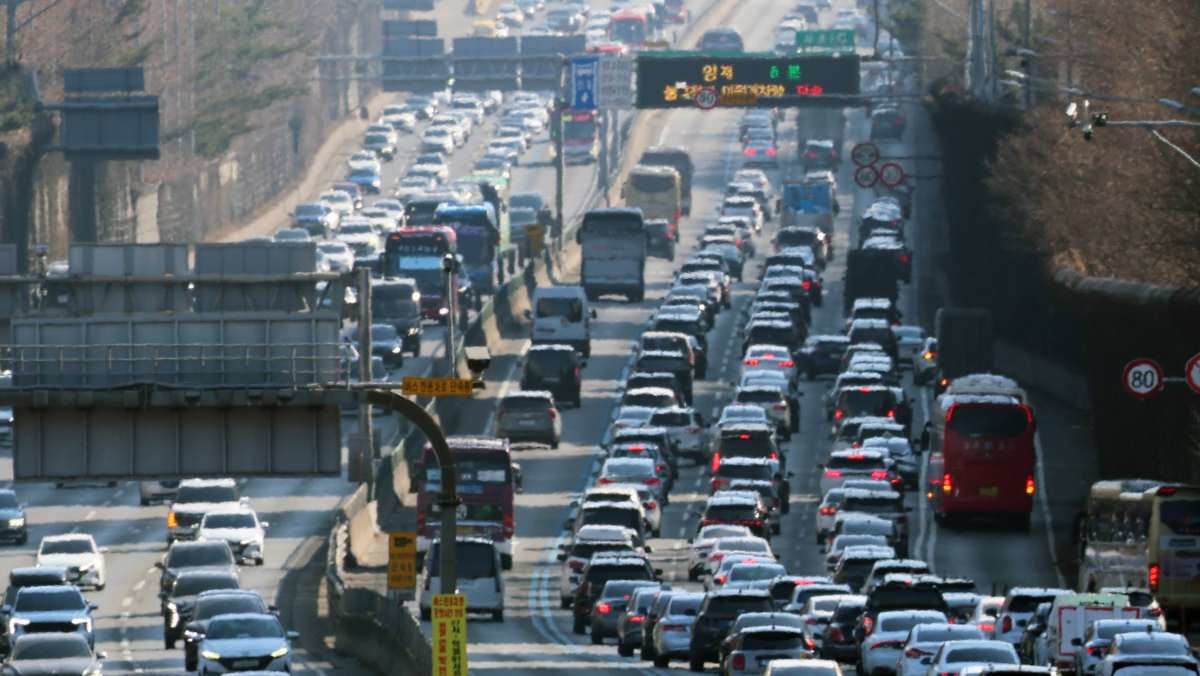 지난달 18일 서울 서초구 잠원IC 인근 경부고속도로 모습. / 뉴스1